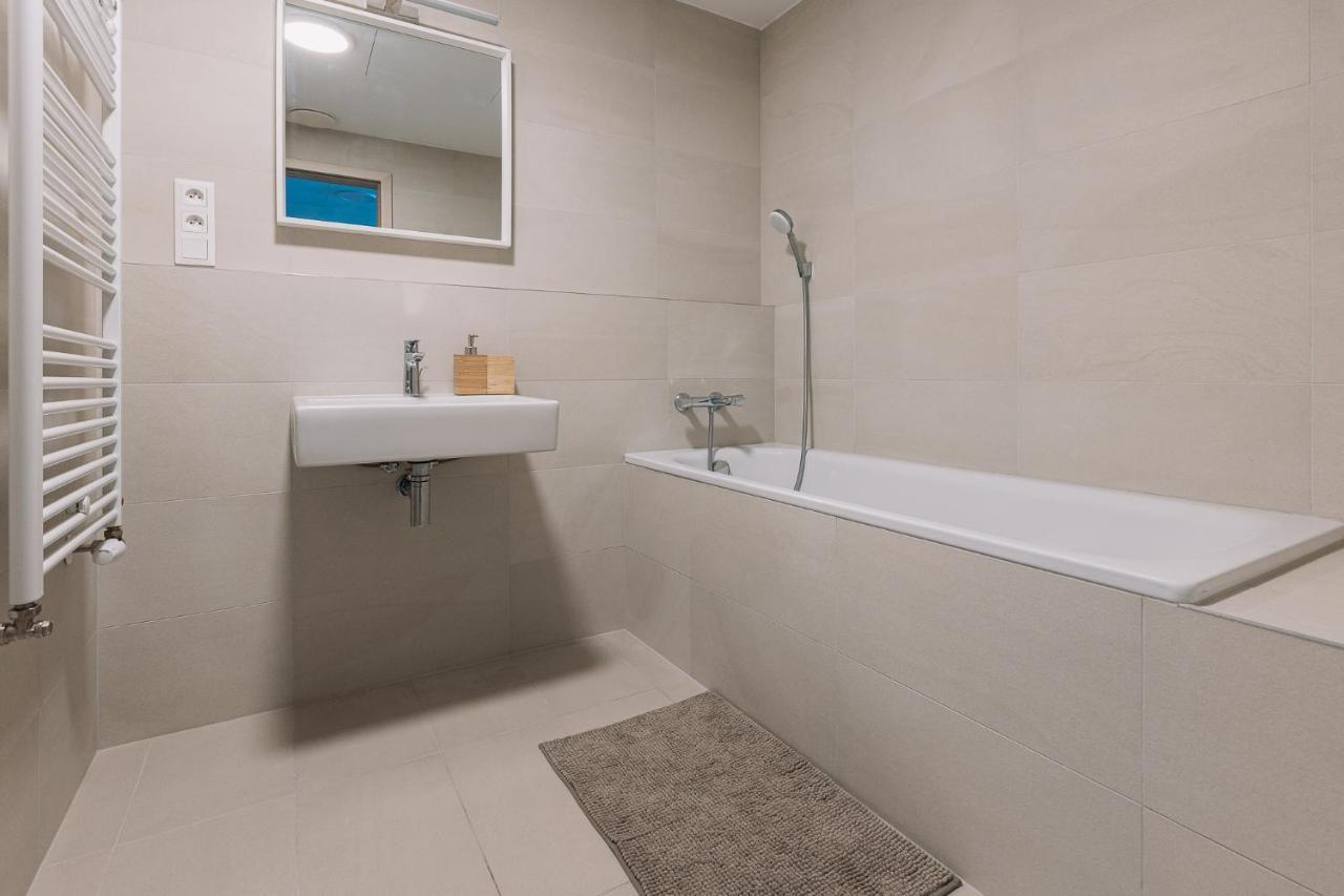 Skau Coral Residence In Sky Park 22 Floor 1Tower Panoramic View Free Parking 布拉迪斯拉发 外观 照片